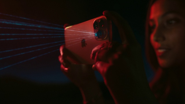 Video Reference: Musical instrument, String instrument, String instrument, Guitar accessory, String instrument accessory, Flash photography, Plucked string instruments, Guitar, Musician, Guitarist