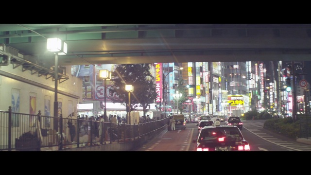 Video Reference: Automotive lighting, Building, Vehicle, Car, Street light, Asphalt, Mode of transport, Electricity, Road surface, Thoroughfare