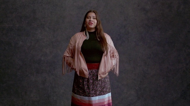 Video Reference: Face, Flash photography, Neck, Sleeve, Waist, Gesture, Street fashion, Fashion design, Trunk, Thigh