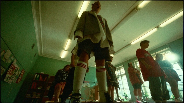 Video Reference: Shorts, Thigh, Fashion design, Fun, Performing arts, Entertainment, Recreation, Event, Tree, Ceiling