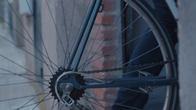 Video Reference: Bicycle, Wheel, Land vehicle, Tire, Bicycles--Equipment and supplies, Bicycle wheel, Bicycle wheel rim, Bicycle frame, Bicycle tire, Hub gear
