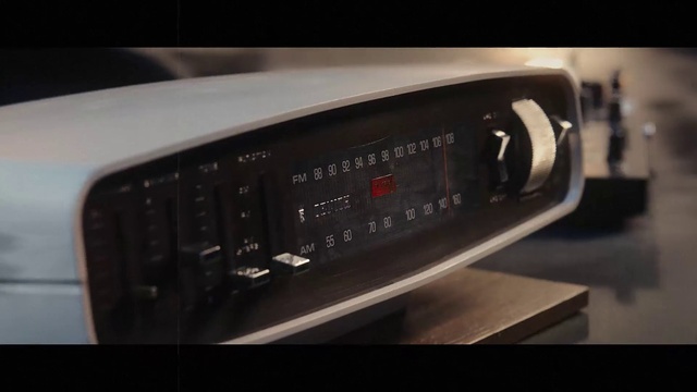 Video Reference: Vehicle, Automotive design, Clock, Personal luxury car, Home appliance, Kitchen appliance, Mid-size car, Audio equipment, Gadget, Display device