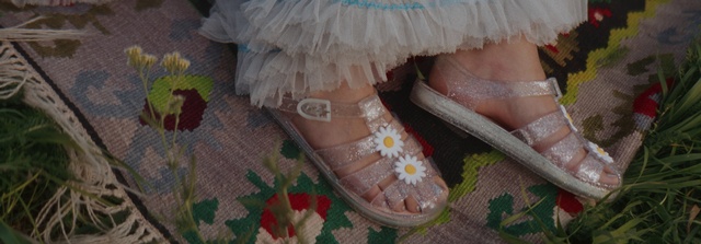 Video Reference: Footwear, Shoe, Leg, Embellishment, Sandal, Pink, Flower, Baby & toddler shoe, Foot, Human leg