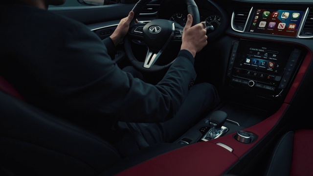 Video Reference: Vehicle, Gear shift, Car, Speedometer, Motor vehicle, Automotive lighting, Steering wheel, Steering part, Automotive design, Gesture