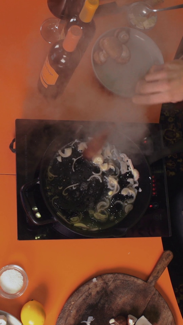 Video Reference: Light, Gas, Dishware, Space, Cookware and bakeware, Cooking, Serveware, Circle, Design, Comfort food