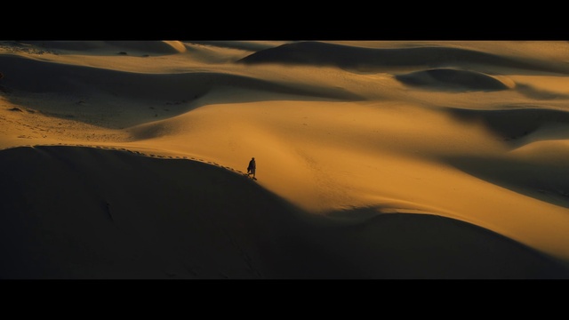 Video Reference: Cloud, Atmosphere, Sky, Slope, Erg, Horizon, Dusk, Landscape, Singing sand, Natural landscape