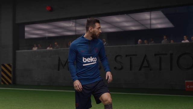 Video Reference: Sports uniform, Shorts, Soccer, Sleeve, Player, Sportswear, Jersey, Ball game, Football player, Grass