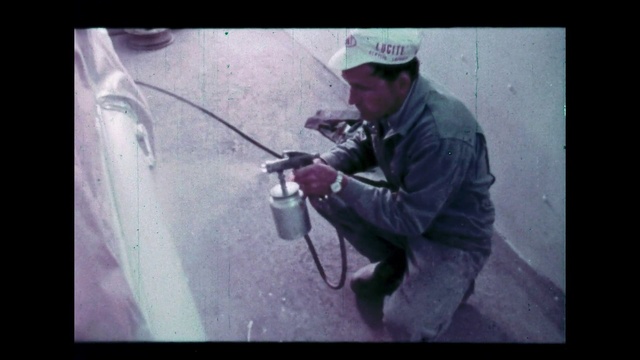 Video Reference: Sleeve, Golf equipment, Helmet, Glove, Baseball cap, Sports equipment, Cap, Hat, Flash photography, Elbow