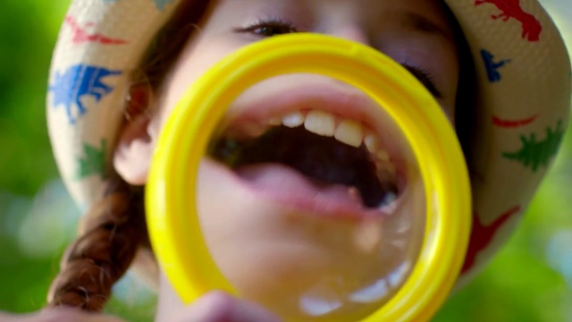 Video Reference: Smile, Happy, Yellow, Recreation, Leisure, Personal protective equipment, Toddler, Close-up, Eyelash, Fun