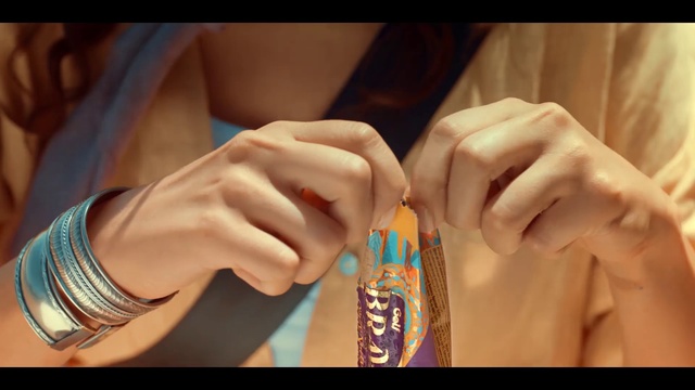 Video Reference: Joint, Hand, Arm, Textile, Gesture, Finger, Nail, Thumb, Nail care, Cosmetics