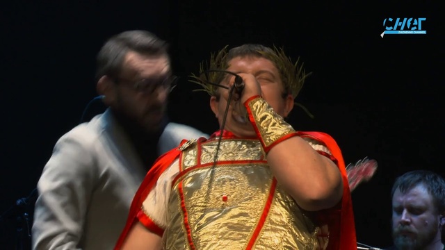 Video Reference: Microphone, Music, Music artist, Performing arts, Entertainment, Musician, Singing, Event, Performance art, Elbow