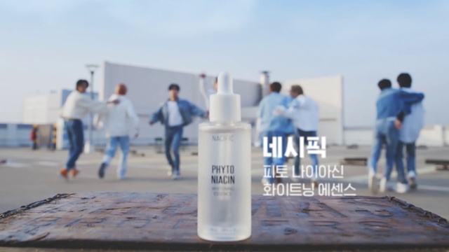 Video Reference: Sky, Bottle, Drinkware, Table, Plastic bottle, Water bottle, Gas, Travel, Mineral water, Event