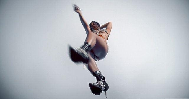 Video Reference: Arm, Shorts, Flash photography, Athletic dance move, Knee, Happy, Thigh, Exercise, Performing arts, Entertainment