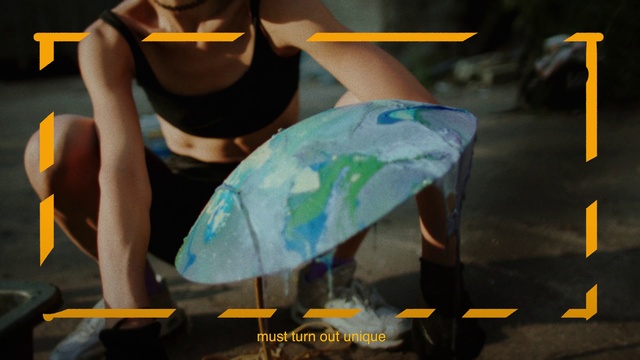 Video Reference: Yellow, Thigh, Street fashion, Human leg, Leisure, Electric blue, Event, Elbow, Skimboarding, Fun