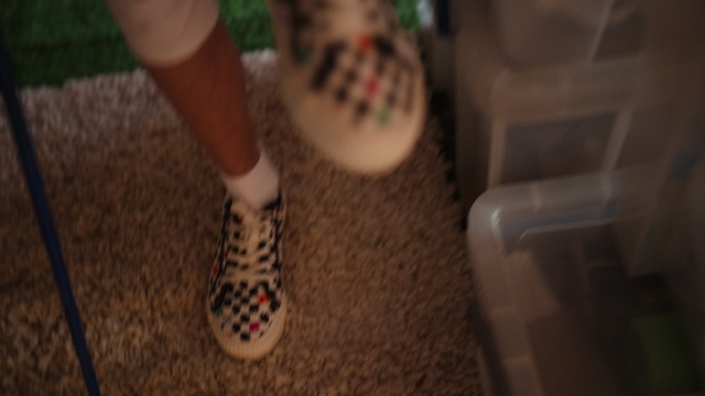 Video Reference: Shoe, Leg, Shorts, Flooring, Floor, Thigh, Knee, Foot, Human leg, Sock