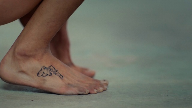 Video Reference: People in nature, Calf, Gesture, Knee, Barefoot, Temporary tattoo, Wrist, Thigh, Toe, Nail