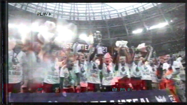 Video Reference: Entertainment, Fan, Event, Stage equipment, Display device, Music, Performing arts, Crowd, Sportswear, Jersey