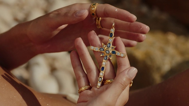 Video Reference: Hand, Body jewelry, Finger, Gesture, Creative arts, Thumb, Nail, Art, Wrist, Religious item