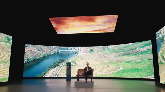 Video Reference: Art, Display device, Electronic device, Flat panel display, Bench, Technology, Leisure, Urban design, Event, Multimedia