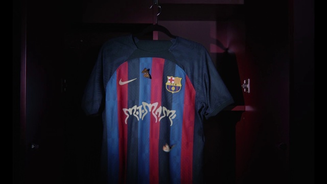 Video Reference: Jersey, Sleeve, Font, Sportswear, T-shirt, Fashion design, Magenta, Electric blue, Clothes hanger, Event