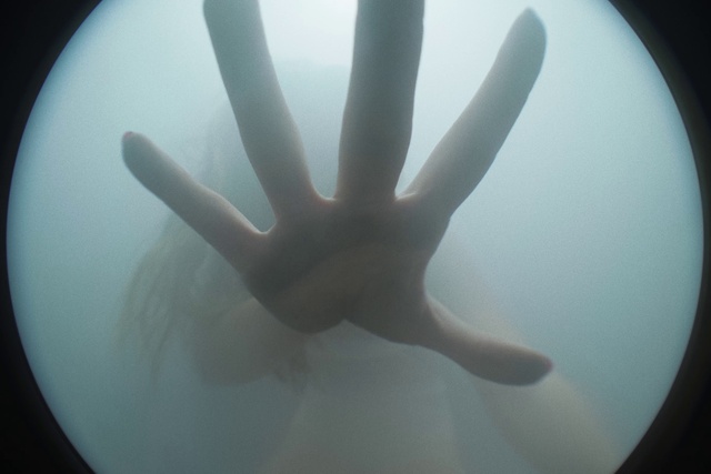 Video Reference: Head, Hand, Atmosphere, Sky, Gesture, Finger, Thumb, Wrist, Tints and shades, Electric blue