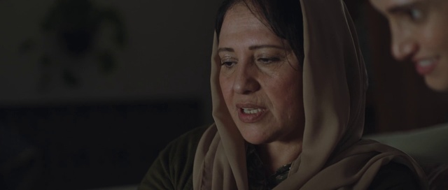 Video Reference: Nose, Cheek, Chin, Eyebrow, Mouth, Flash photography, Jaw, Gesture, Sleeve, Smile