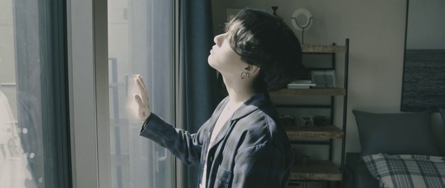 Video Reference: Shoulder, Vision care, Window, Gesture, Flash photography, Art, Eyelash, Fashion design, Bun, Eyewear