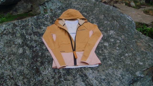 Video Reference: Dress shirt, Sleeve, Grey, Collar, Wood, Jacket, T-shirt, Font, Sleeveless shirt, Blazer