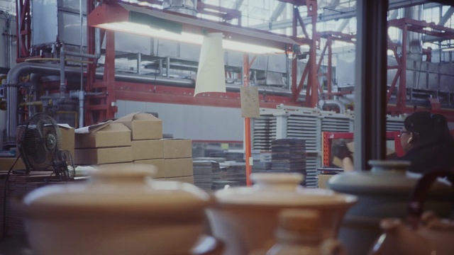 Video Reference: Wood, Gas, Engineering, Motor vehicle, Machine, Automotive wheel system, Auto part, Industry, Metal, Serveware