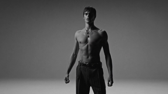 Video Reference: Shoulder, Neck, Flash photography, Jaw, Sleeve, Gesture, Waist, Grey, Elbow, Trunk