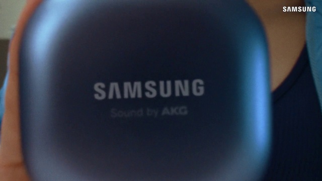 Video Reference: Automotive lighting, Automotive design, Material property, Font, Gadget, Audio equipment, Electric blue, Auto part, Multimedia, Circle