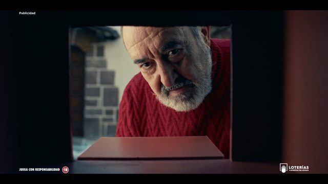 Video Reference: Forehead, Eyebrow, Mouth, Jaw, Flash photography, Beard, Eyelash, Display device, Facial hair, Wrinkle