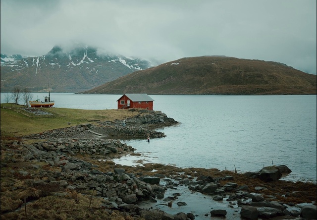 Video Reference: Water, Sky, Water resources, Mountain, Cloud, Highland, Coastal and oceanic landforms, Lake, Natural landscape, Bank