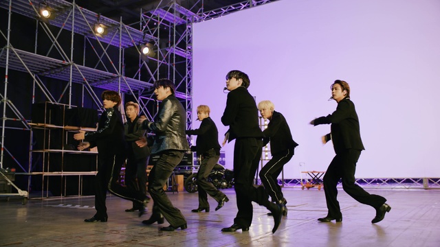 Video Reference: Dance, Purple, Entertainment, Performing arts, Leisure, Choreography, Fashion design, Music, Performance art, Event