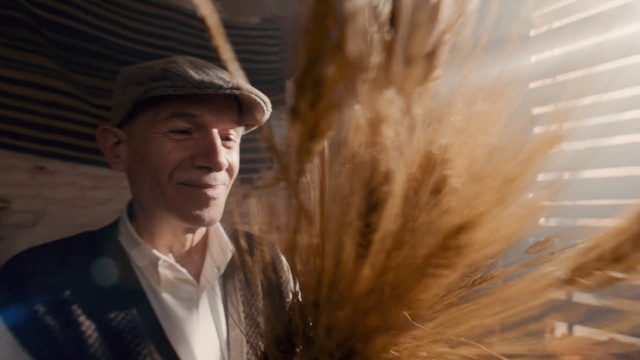 Video Reference: Hat, Cap, Sun hat, Wood, Flash photography, Suit, Blazer, Fedora, Smile, Formal wear