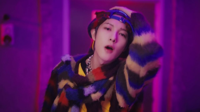 Video Reference: Purple, Flash photography, Violet, Pink, Music, Artist, Entertainment, Performing arts, Magenta, Music artist