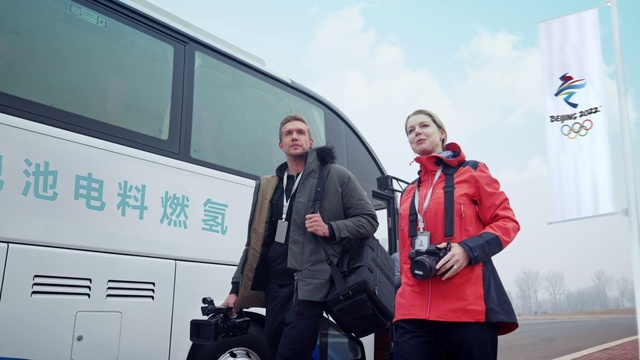 Video Reference: Bus, Sky, Motor vehicle, Smile, Cloud, Vehicle, Human, Automotive design, Tire, Travel