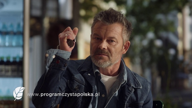 Video Reference: Beard, Human, Sleeve, Gesture, Flash photography, Dress shirt, Collar, People, Happy, Audio equipment