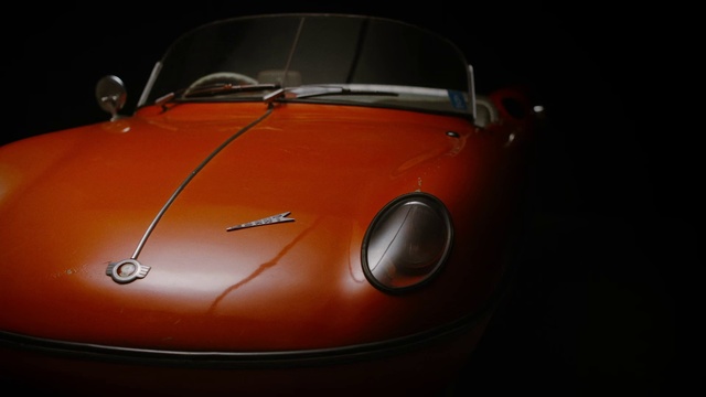 Video Reference: Car, Vehicle, Land vehicle, Hood, Automotive lighting, Automotive design, Motor vehicle, Headlamp, Automotive exterior, Classic car