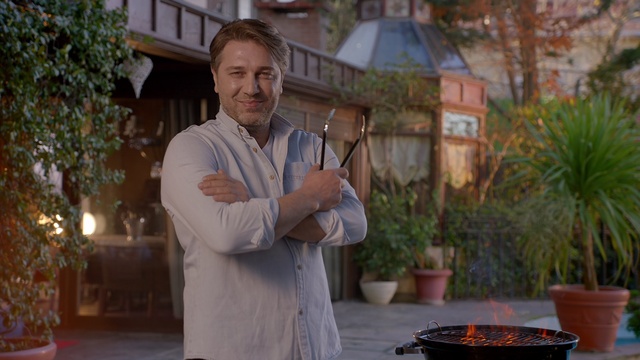 Video Reference: Plant, Window, Tree, Building, Cooking, Gas, Flowerpot, Cookware and bakeware, Event, Outdoor grill