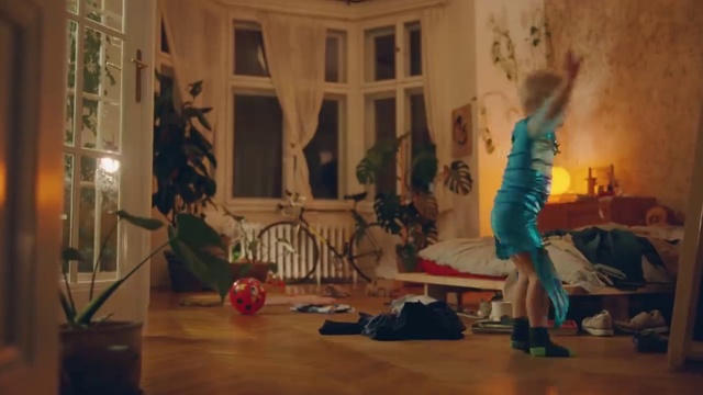 Video Reference: Plant, Entertainment, Floor, Wood, Flooring, Performing arts, Houseplant, Performance art, Leisure, Event