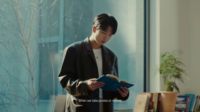 Video Reference: Dress shirt, Sleeve, Plant, Gesture, Collar, Houseplant, Blazer, Suit, White-collar worker, Formal wear