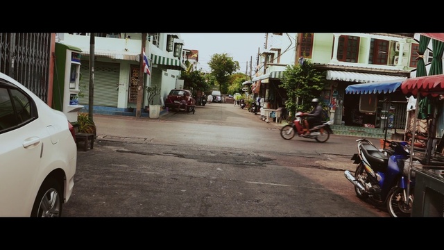 Video Reference: Tire, Wheel, Land vehicle, Vehicle, White, Motor vehicle, Plant, Automotive tire, Building, Infrastructure