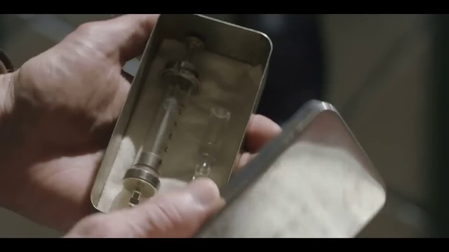 Video Reference: Finger, Thumb, Gadget, Nail, Fashion accessory, Auto part, Transparency, Nickel, Automotive lighting, Glass