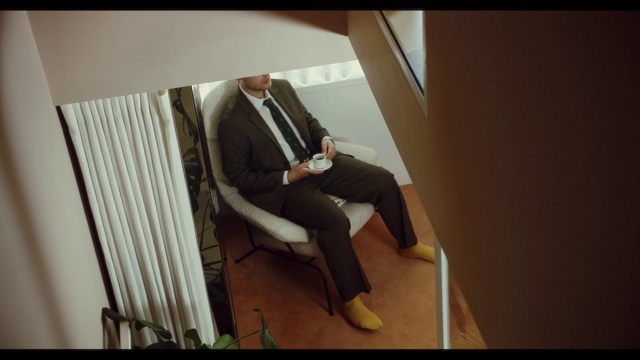 Video Reference: Suit trousers, Dress shirt, Sleeve, Flash photography, Collar, Knee, Comfort, Blazer, Thigh, Formal wear