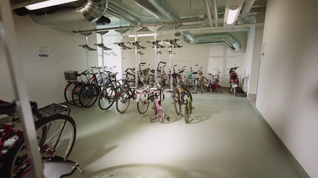 Video Reference: Bicycle, Wheel, Tire, Land vehicle, Bicycle wheel, Bicycles--Equipment and supplies, Bicycle tire, Bicycle handlebar, Vehicle, Bicycle frame