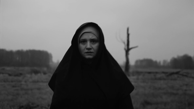 Video Reference: Sky, Flash photography, Gesture, Atmospheric phenomenon, Happy, Abaya, Grass, Grassland, Monochrome photography, Monochrome