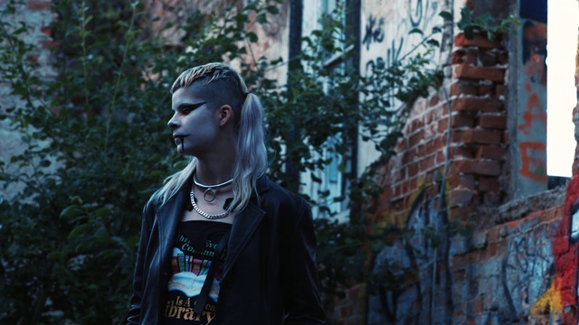 Video Reference: Flash photography, Eyewear, Electric blue, Grass, Road, Recreation, Forest, Fashion design, Darkness, Jewellery