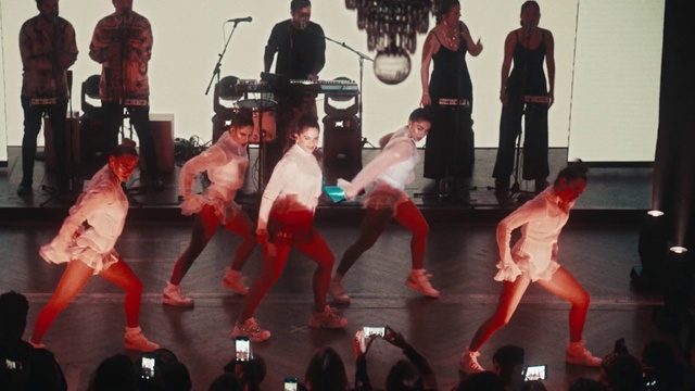 Video Reference: Dance, Entertainment, Music, Performing arts, Artist, Social group, Choreography, Performance art, Event, Band plays