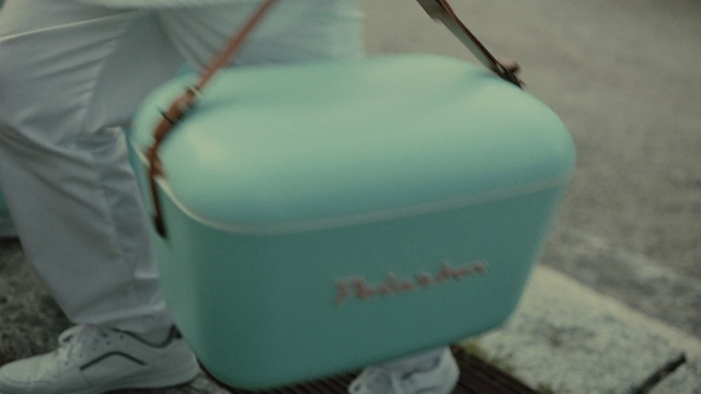 Video Reference: Gas, Plastic, Electric blue, Font, Fashion accessory, Metal, Bag, Baggage, Sleeve, Magenta